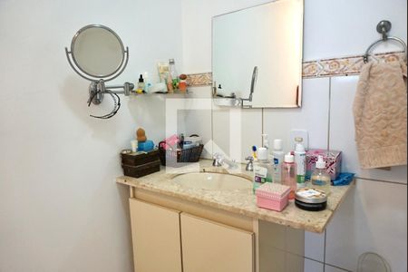 Casa de condomínio à venda com 194m², 3 quartos e 3 vagas Casa de condomínio à venda com 194m², 3 quartos e 3 vagasBanheiro Suíte