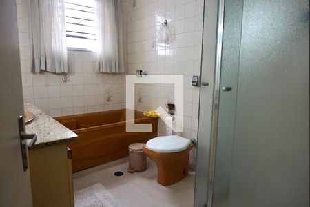 Casa de condomínio à venda com 194m², 3 quartos e 3 vagas Casa de condomínio à venda com 194m², 3 quartos e 3 vagasBanheiro