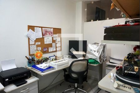 Casa de condomínio à venda com 194m², 3 quartos e 3 vagas Casa de condomínio à venda com 194m², 3 quartos e 3 vagasEscritório