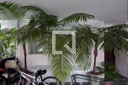 Casa de condomínio à venda com 194m², 3 quartos e 3 vagas Casa de condomínio à venda com 194m², 3 quartos e 3 vagasEntrada