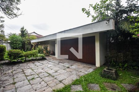 Casa para alugar com 450m², 4 quartos e 5 vagas Casa para alugar com 450m², 4 quartos e 5 vagasFachada