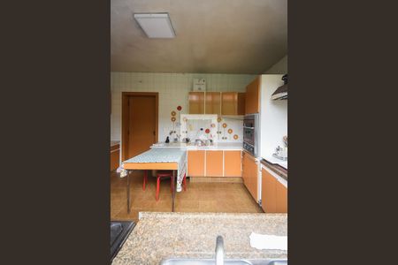 Casa para alugar com 450m², 4 quartos e 5 vagas Casa para alugar com 450m², 4 quartos e 5 vagasCozinha