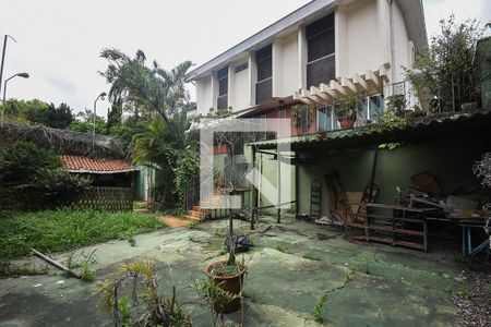 Casa para alugar com 450m², 4 quartos e 5 vagas Casa para alugar com 450m², 4 quartos e 5 vagasQuintal