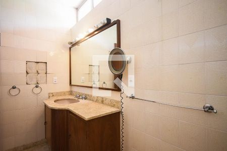 Casa para alugar com 450m², 4 quartos e 5 vagas Casa para alugar com 450m², 4 quartos e 5 vagasBanheiro Suíte 2