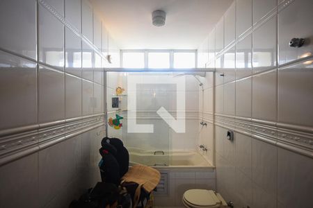 Casa para alugar com 450m², 4 quartos e 5 vagas Casa para alugar com 450m², 4 quartos e 5 vagasBanheiro Suíte 1