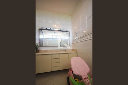 Casa para alugar com 450m², 4 quartos e 5 vagas Casa para alugar com 450m², 4 quartos e 5 vagasBanheiro Suíte 1