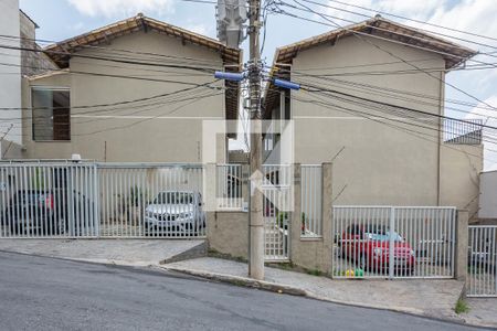 Casa de condomínio à venda com 100m², 2 quartos e 1 vaga Casa de condomínio à venda com 100m², 2 quartos e 1 vagaFachada