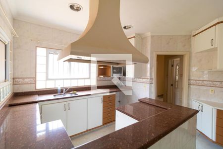 Casa à venda com 331m², 4 quartos e 3 vagas Casa à venda com 331m², 4 quartos e 3 vagasCozinha
