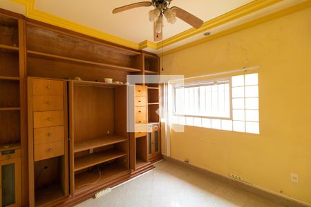Casa à venda com 331m², 4 quartos e 3 vagas Casa à venda com 331m², 4 quartos e 3 vagasSala de TV
