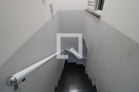 Casa à venda com 109m², 3 quartos e 2 vagasEscada