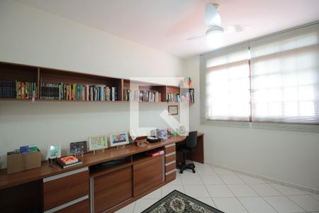 Casa à venda com 320m², 3 quartos e 4 vagasEscritório