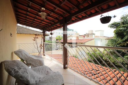 Casa à venda com 320m², 3 quartos e 4 vagasVaranda