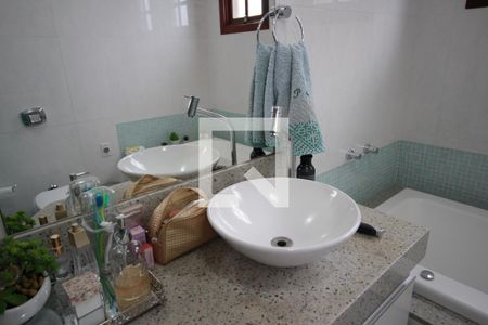 Casa à venda com 320m², 3 quartos e 4 vagasBanheiro da Suite