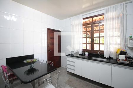 Casa à venda com 320m², 3 quartos e 4 vagasCozinha