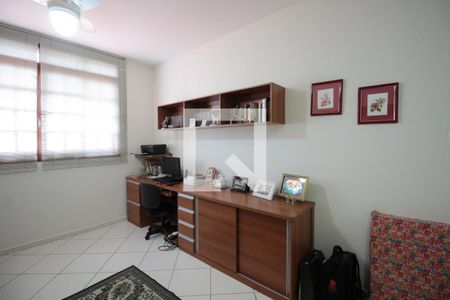 Casa à venda com 320m², 3 quartos e 4 vagasEscritório