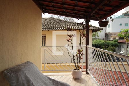 Casa à venda com 320m², 3 quartos e 4 vagasVaranda