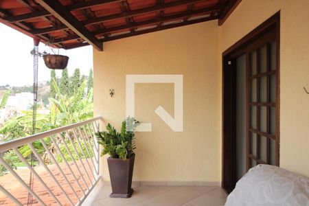 Casa à venda com 320m², 3 quartos e 4 vagasVaranda