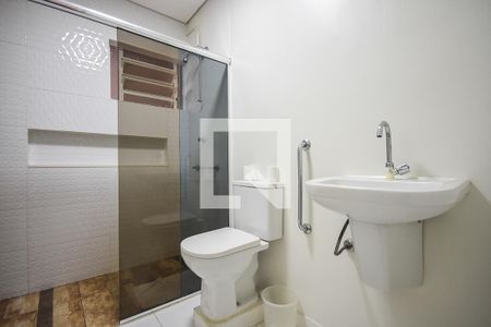 Banheiro 1 de casa para alugar com 4 quartos, 200m² em Jardim Monte Alegre, Taboão da Serra