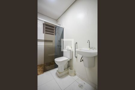Banheiro 1 de casa para alugar com 4 quartos, 200m² em Jardim Monte Alegre, Taboão da Serra