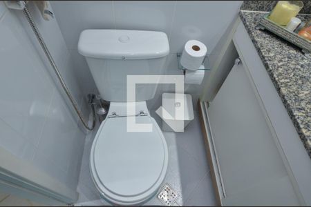 Apartamento à venda com 72m², 2 quartos e 3 vagas Apartamento à venda com 72m², 2 quartos e 3 vagasBanheiro Social
