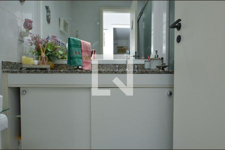 Apartamento à venda com 72m², 2 quartos e 3 vagas Apartamento à venda com 72m², 2 quartos e 3 vagasBanheiro Social