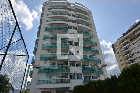 Apartamento à venda com 72m², 2 quartos e 3 vagas Apartamento à venda com 72m², 2 quartos e 3 vagasFachada do bloco