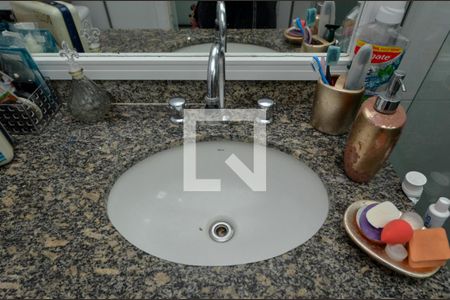 Apartamento à venda com 72m², 2 quartos e 3 vagas Apartamento à venda com 72m², 2 quartos e 3 vagasBanheiro da Suíte