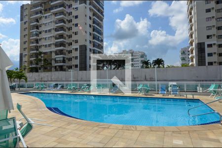 Apartamento à venda com 72m², 2 quartos e 3 vagas Apartamento à venda com 72m², 2 quartos e 3 vagasÁrea comum - Piscina