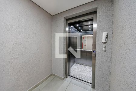 Apartamento à venda com 42m², 2 quartos e 1 vaga Apartamento à venda com 42m², 2 quartos e 1 vagaElevador
