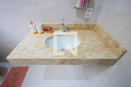 Casa à venda com 165m², 3 quartos e 2 vagasBanheiro social 1