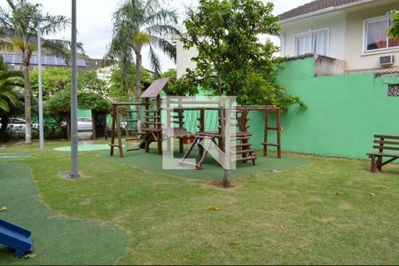Casa de condomínio à venda com 107m², 3 quartos e 2 vagasÁrea comum - Playground