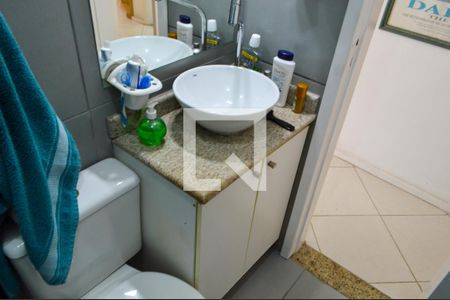 Casa de condomínio à venda com 107m², 3 quartos e 2 vagasBanheiro 