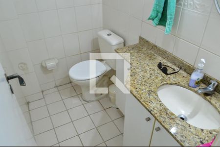 Casa de condomínio à venda com 107m², 3 quartos e 2 vagasLavabo 