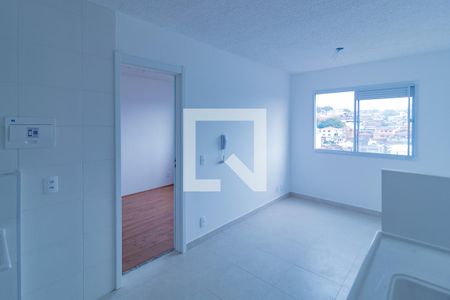 Cozinha de apartamento para alugar com 1 quarto, 27m² em Jardim Itacolomi, São Paulo