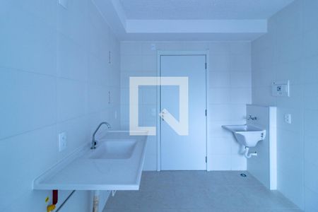 Cozinha de apartamento para alugar com 1 quarto, 27m² em Jardim Itacolomi, São Paulo