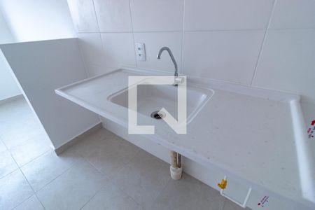Cozinha de apartamento para alugar com 1 quarto, 27m² em Jardim Itacolomi, São Paulo