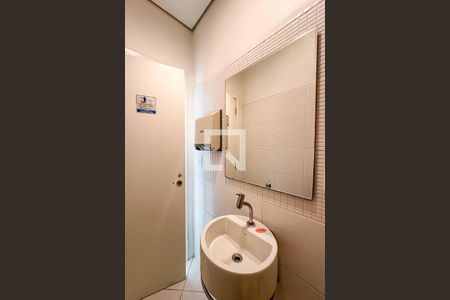 Casa à venda com 700m², 8 quartos e 2 vagasLavabo da Área de Serviço