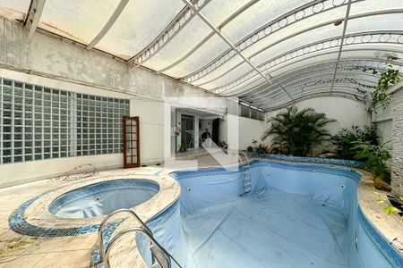 Casa à venda com 700m², 8 quartos e 2 vagasPiscina