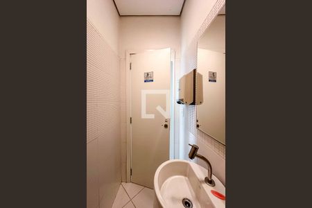 Casa à venda com 700m², 8 quartos e 2 vagasLavabo da Área de Serviço