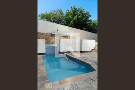Apartamento à venda com 300m², 3 quartos e 4 vagas Apartamento à venda com 300m², 3 quartos e 4 vagasÁrea comum - Piscina