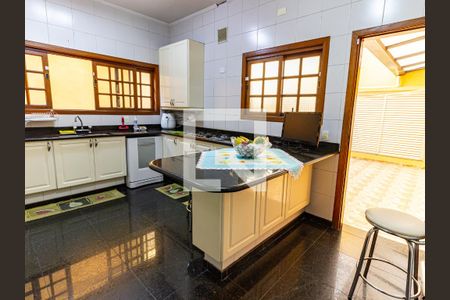 Casa à venda com 300m², 4 quartos e 3 vagas Casa à venda com 300m², 4 quartos e 3 vagasCozinha