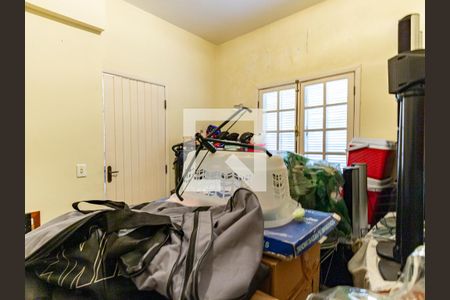 Casa à venda com 300m², 4 quartos e 3 vagas Casa à venda com 300m², 4 quartos e 3 vagasQuarto de Serviço