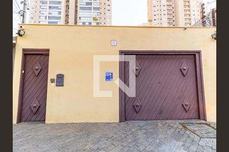 Casa à venda com 300m², 4 quartos e 3 vagas Casa à venda com 300m², 4 quartos e 3 vagasFachada