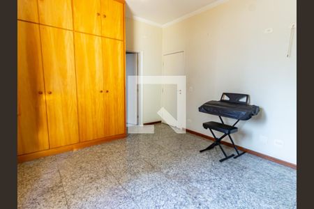 Casa à venda com 300m², 4 quartos e 3 vagas Casa à venda com 300m², 4 quartos e 3 vagasSuíte 1