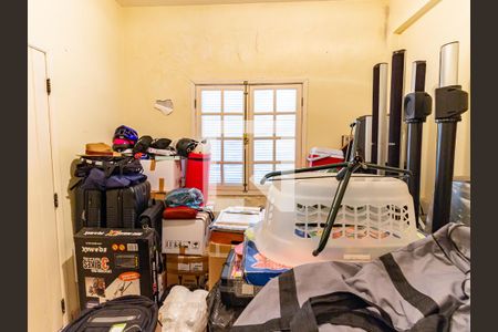 Casa à venda com 300m², 4 quartos e 3 vagas Casa à venda com 300m², 4 quartos e 3 vagasQuarto de Serviço