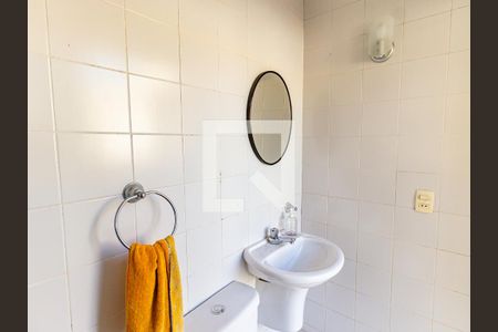 Casa à venda com 300m², 4 quartos e 3 vagas Casa à venda com 300m², 4 quartos e 3 vagasBanheiro de Serviço