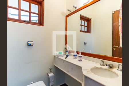 Casa à venda com 300m², 4 quartos e 3 vagas Casa à venda com 300m², 4 quartos e 3 vagasLavabo