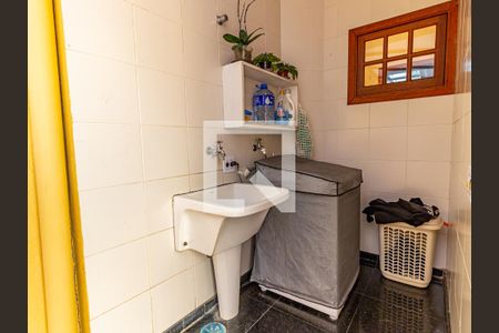 Casa à venda com 300m², 4 quartos e 3 vagas Casa à venda com 300m², 4 quartos e 3 vagasÁrea de Serviço