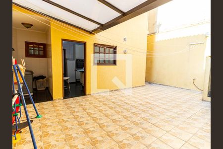 Casa à venda com 300m², 4 quartos e 3 vagas Casa à venda com 300m², 4 quartos e 3 vagasÁrea de Serviço