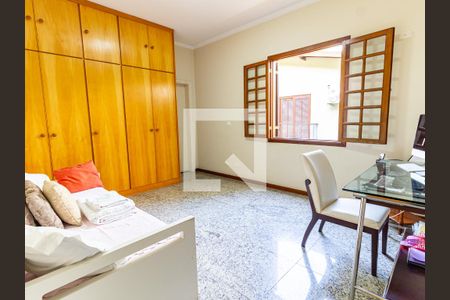 Casa à venda com 300m², 4 quartos e 3 vagas Casa à venda com 300m², 4 quartos e 3 vagasSuíte 2